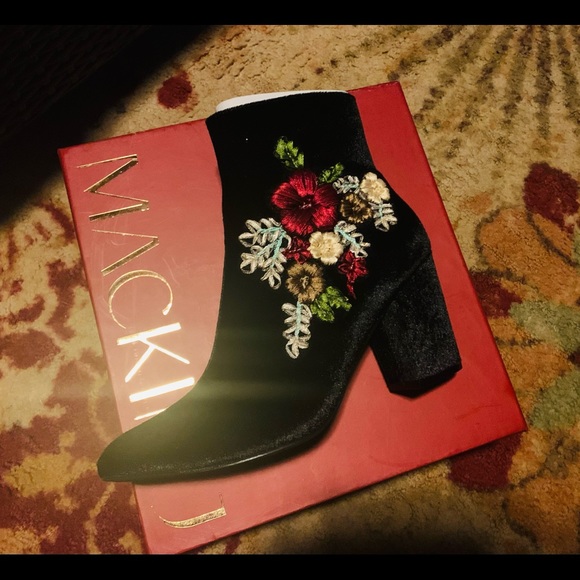 Black Floral Applique Velvet Bootie NIB - Picture 2 of 8